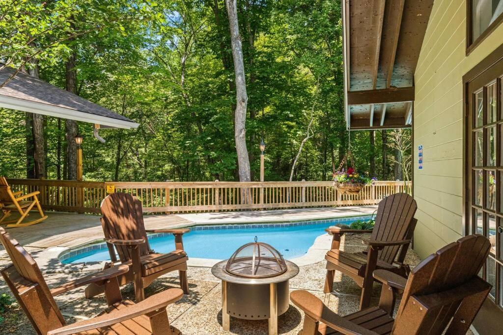 Bourbon Hollow Lodge With Hot Tub And Pool Plus Game Room Only 5 Min To Downtown Гатлинбург Экстерьер фото
