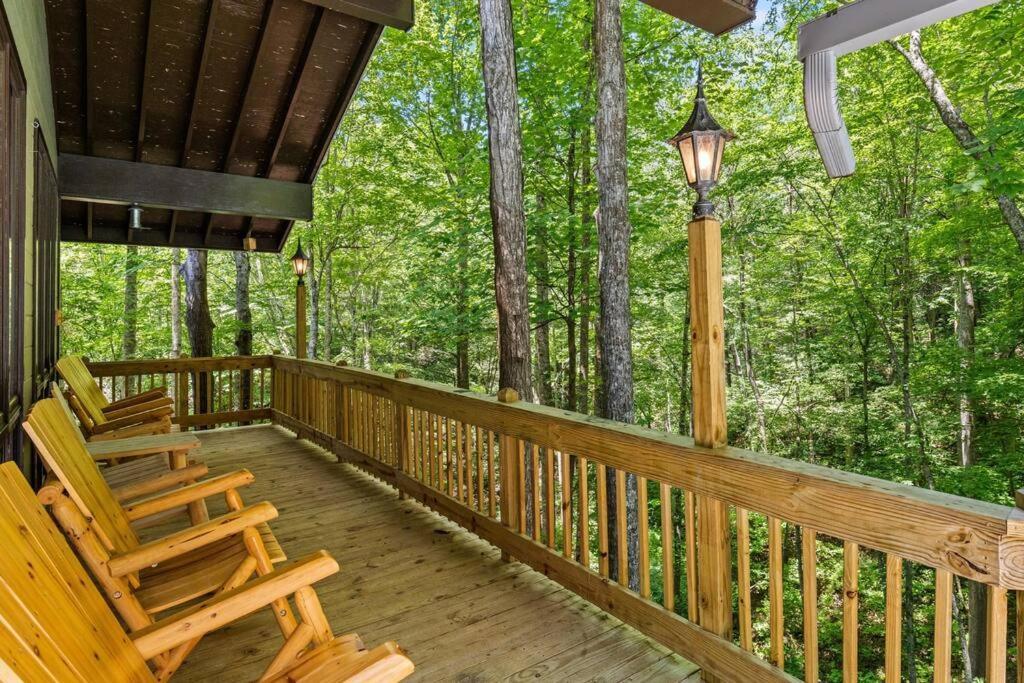 Bourbon Hollow Lodge With Hot Tub And Pool Plus Game Room Only 5 Min To Downtown Гатлинбург Экстерьер фото