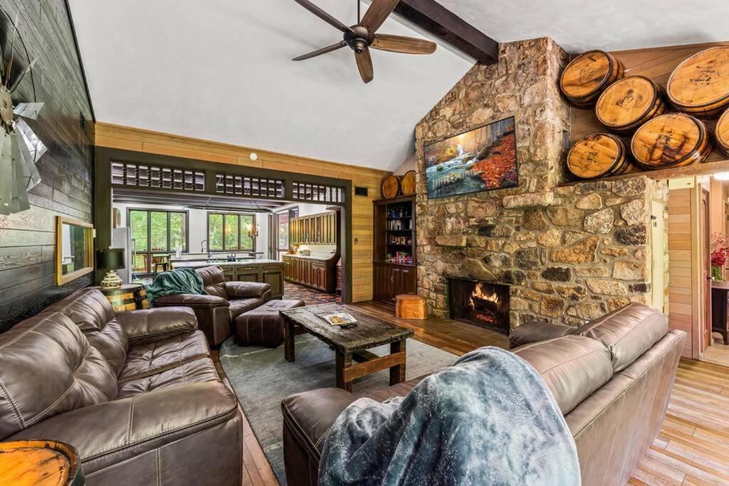 Bourbon Hollow Lodge With Hot Tub And Pool Plus Game Room Only 5 Min To Downtown Гатлинбург Экстерьер фото