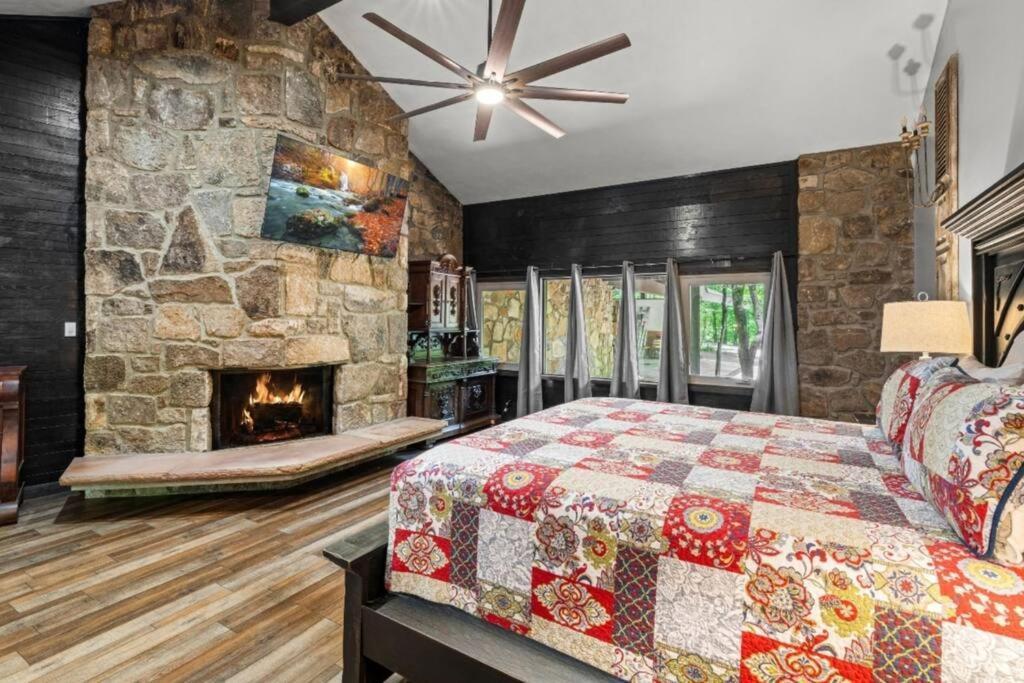 Bourbon Hollow Lodge With Hot Tub And Pool Plus Game Room Only 5 Min To Downtown Гатлинбург Экстерьер фото