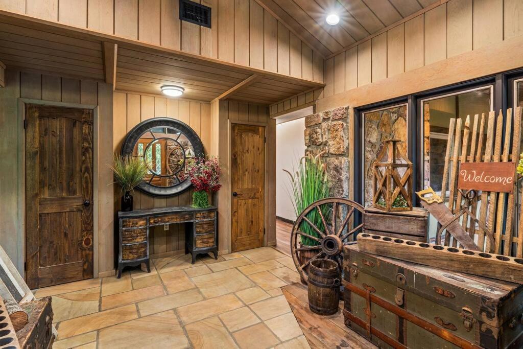 Bourbon Hollow Lodge With Hot Tub And Pool Plus Game Room Only 5 Min To Downtown Гатлинбург Экстерьер фото