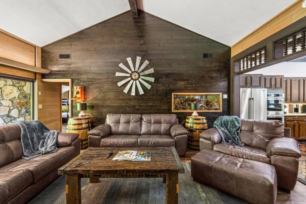 Bourbon Hollow Lodge With Hot Tub And Pool Plus Game Room Only 5 Min To Downtown Гатлинбург Экстерьер фото