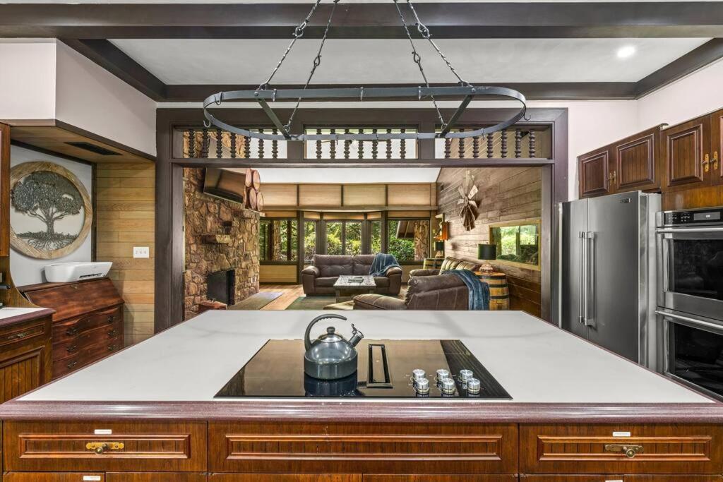 Bourbon Hollow Lodge With Hot Tub And Pool Plus Game Room Only 5 Min To Downtown Гатлинбург Экстерьер фото