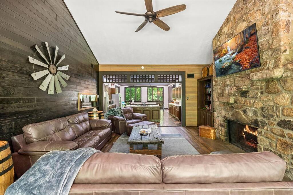 Bourbon Hollow Lodge With Hot Tub And Pool Plus Game Room Only 5 Min To Downtown Гатлинбург Экстерьер фото
