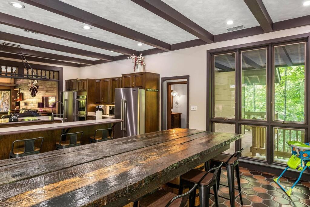 Bourbon Hollow Lodge With Hot Tub And Pool Plus Game Room Only 5 Min To Downtown Гатлинбург Экстерьер фото