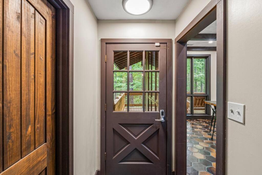 Bourbon Hollow Lodge With Hot Tub And Pool Plus Game Room Only 5 Min To Downtown Гатлинбург Экстерьер фото