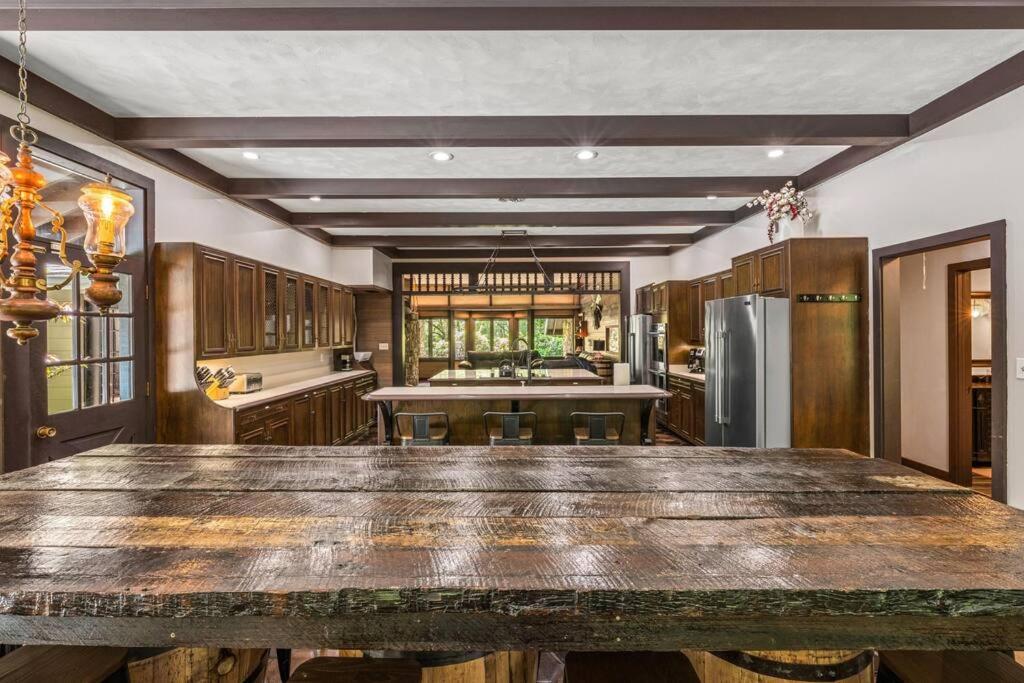 Bourbon Hollow Lodge With Hot Tub And Pool Plus Game Room Only 5 Min To Downtown Гатлинбург Экстерьер фото