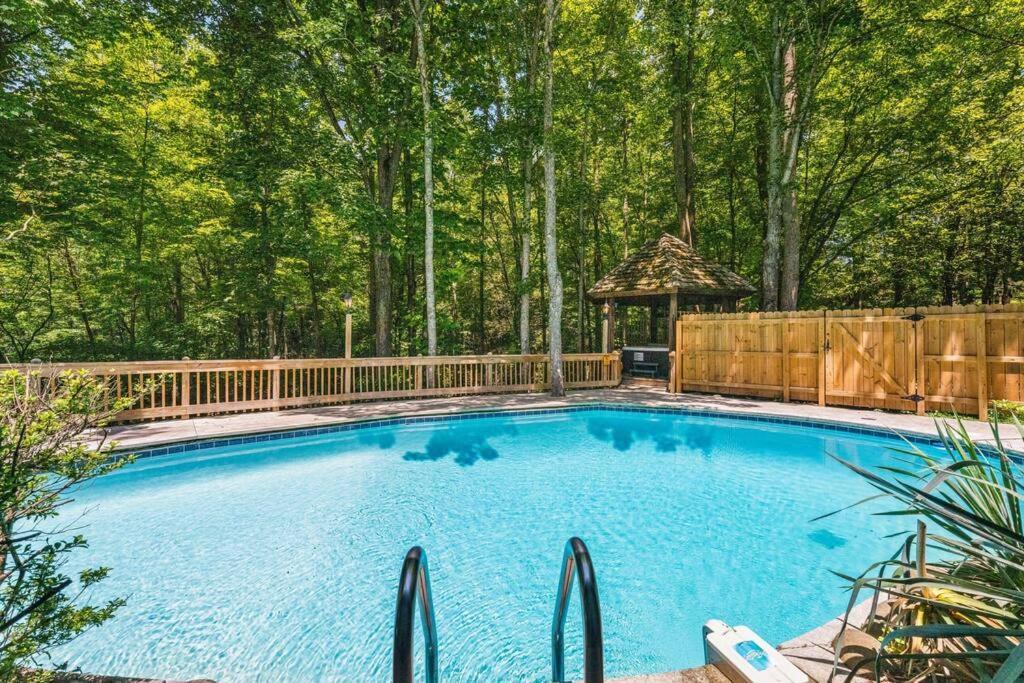Bourbon Hollow Lodge With Hot Tub And Pool Plus Game Room Only 5 Min To Downtown Гатлинбург Экстерьер фото