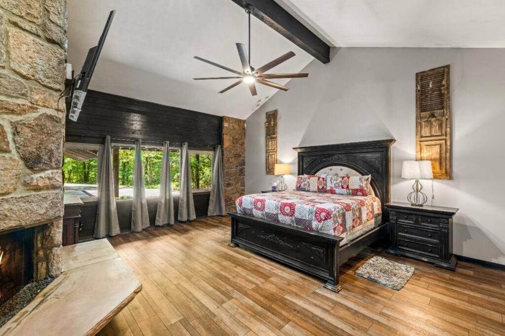 Bourbon Hollow Lodge With Hot Tub And Pool Plus Game Room Only 5 Min To Downtown Гатлинбург Экстерьер фото