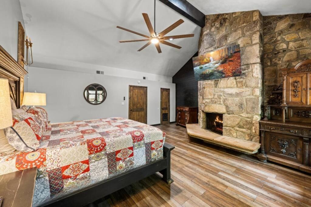 Bourbon Hollow Lodge With Hot Tub And Pool Plus Game Room Only 5 Min To Downtown Гатлинбург Экстерьер фото