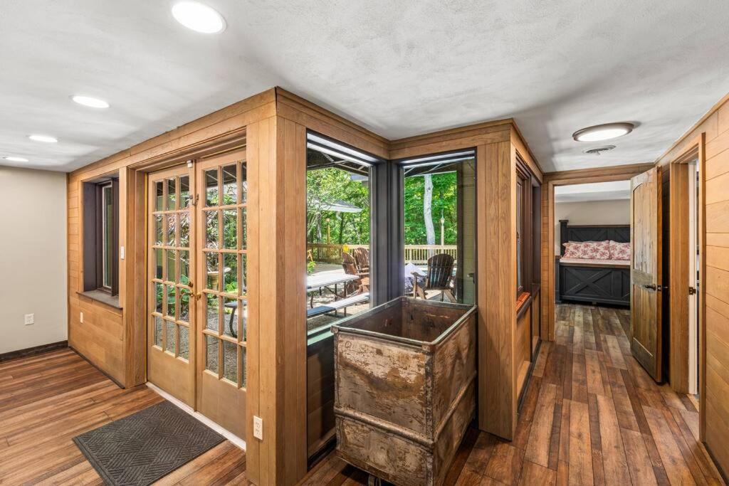 Bourbon Hollow Lodge With Hot Tub And Pool Plus Game Room Only 5 Min To Downtown Гатлинбург Экстерьер фото