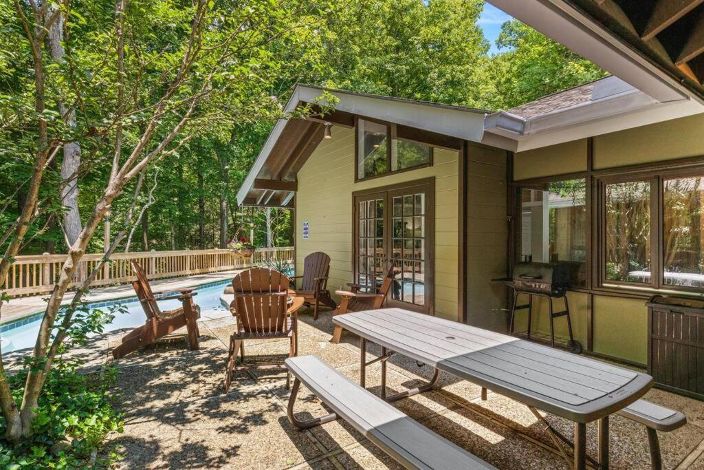 Bourbon Hollow Lodge With Hot Tub And Pool Plus Game Room Only 5 Min To Downtown Гатлинбург Экстерьер фото