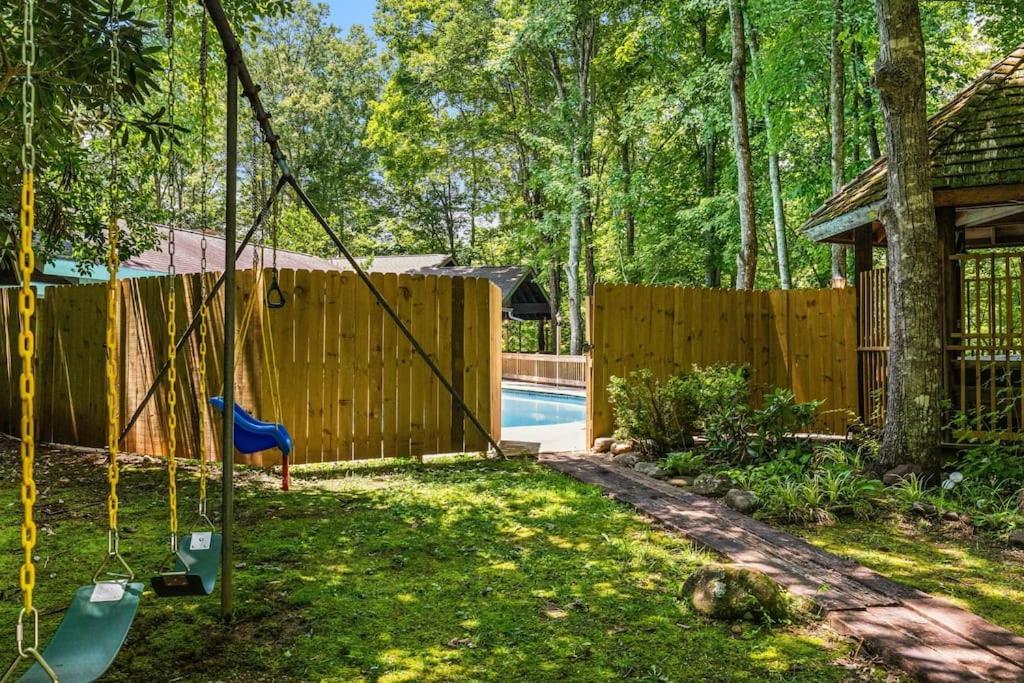 Bourbon Hollow Lodge With Hot Tub And Pool Plus Game Room Only 5 Min To Downtown Гатлинбург Экстерьер фото