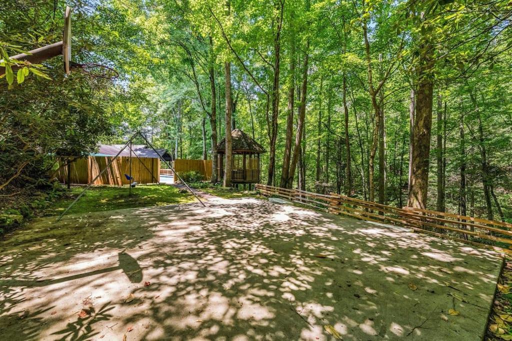 Bourbon Hollow Lodge With Hot Tub And Pool Plus Game Room Only 5 Min To Downtown Гатлинбург Экстерьер фото