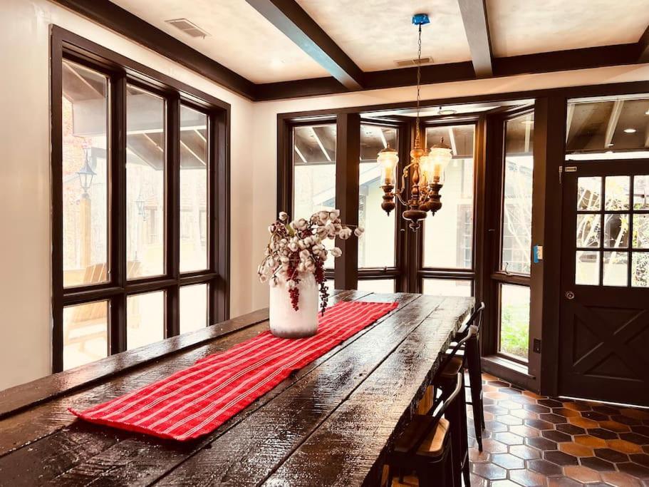 Bourbon Hollow Lodge With Hot Tub And Pool Plus Game Room Only 5 Min To Downtown Гатлинбург Экстерьер фото